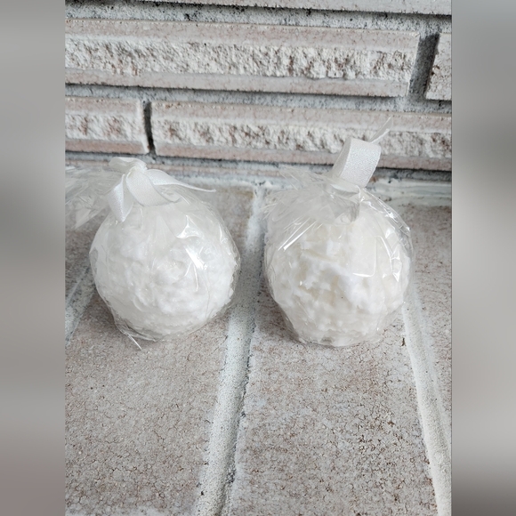 2/$15 - New - 2 Snowball Candles - Picture 3 of 4